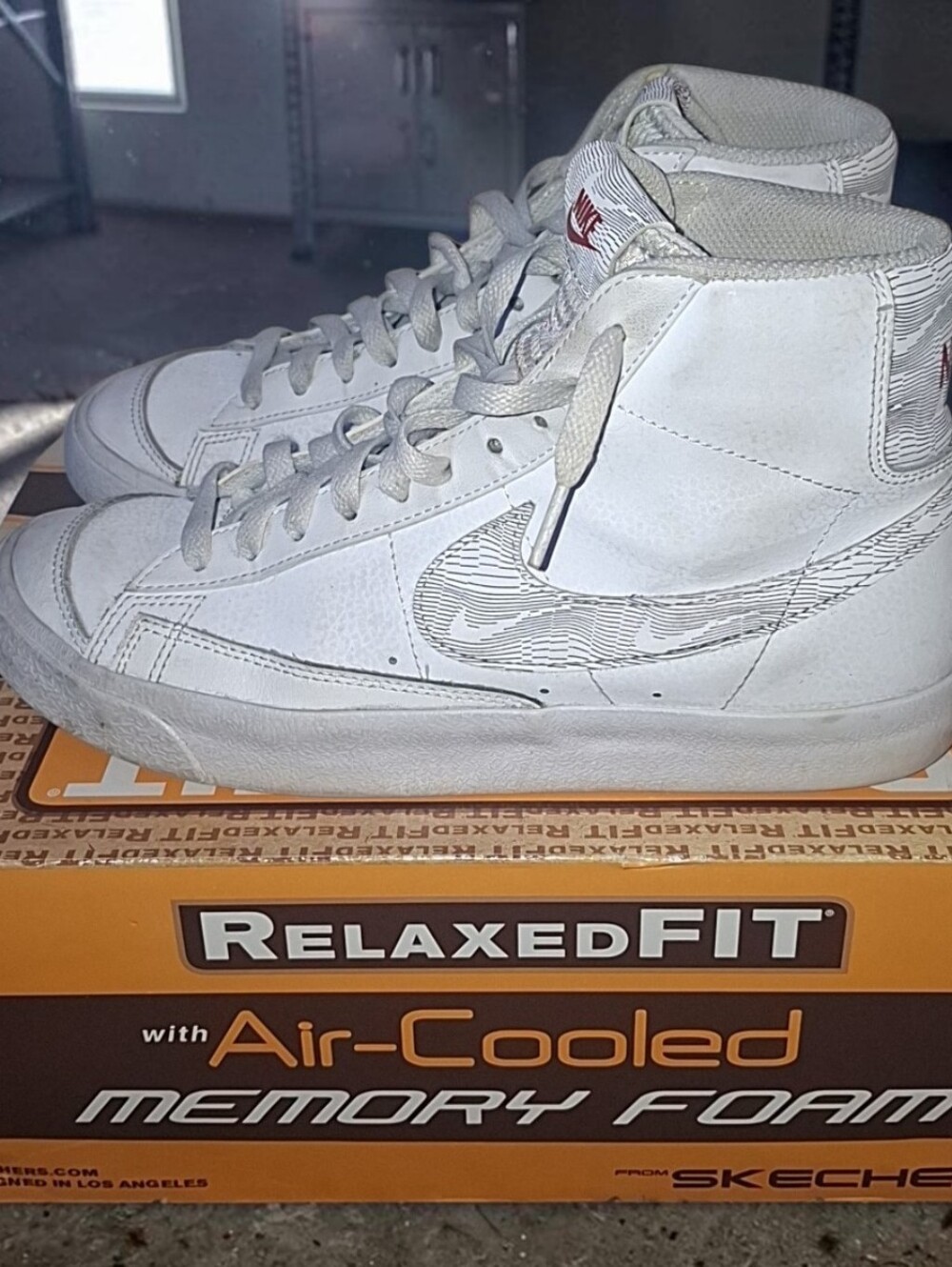 Nike White Men’s High-Top Sneakers with Subtle Swoosh Detail